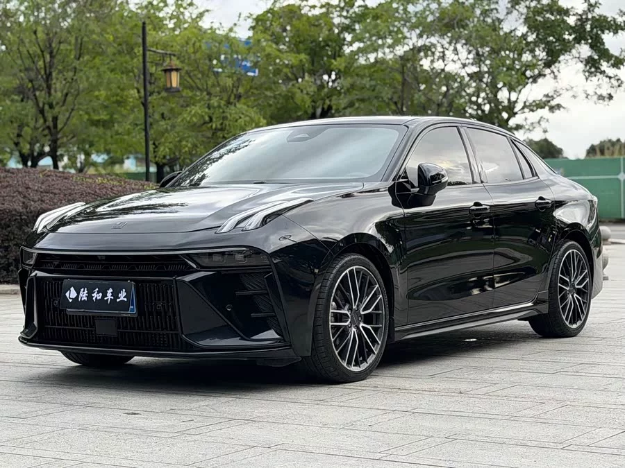 Lynk & Co 03