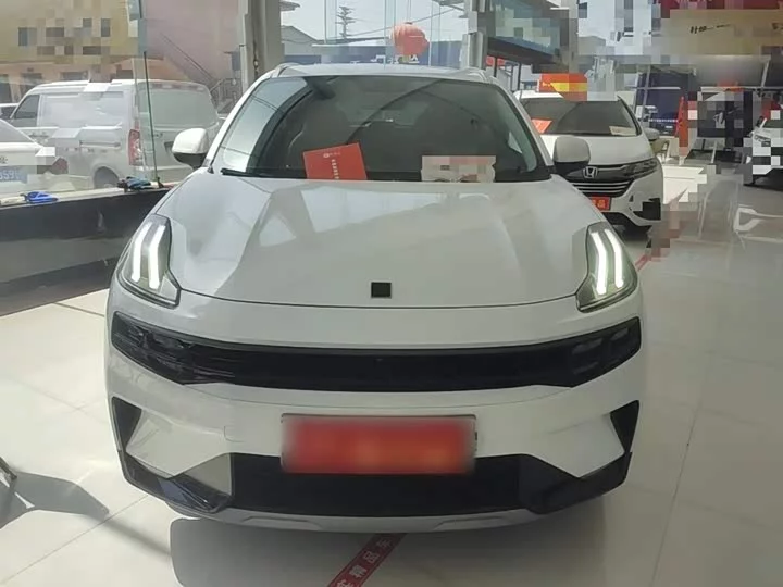 Lynk & Co 06 EM-P
