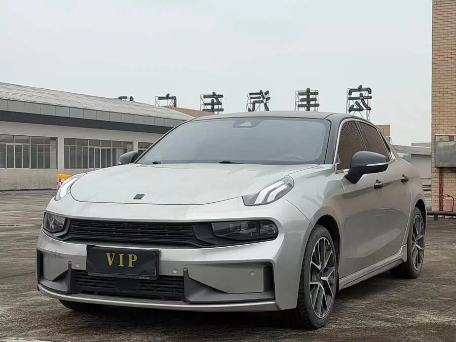 Lynk & Co 03