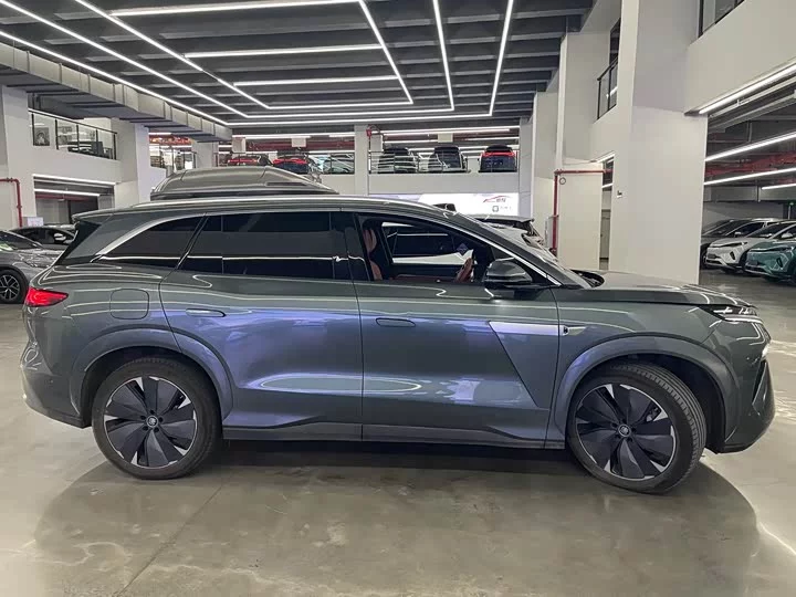 BYD Tang L