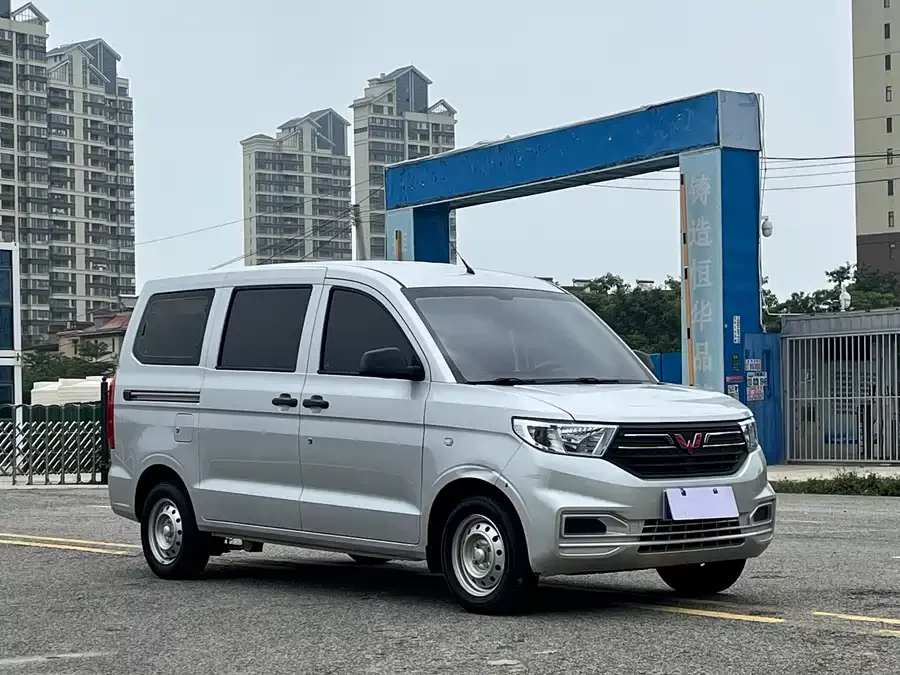 Wuling Hongguang V