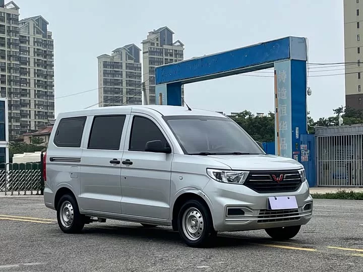 Wuling Hongguang V