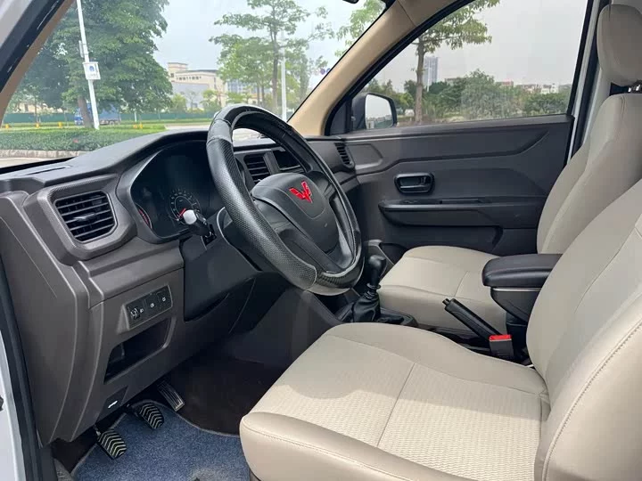 Wuling Hongguang V