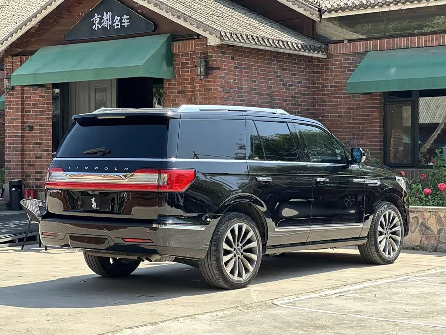 Lincoln Navigator