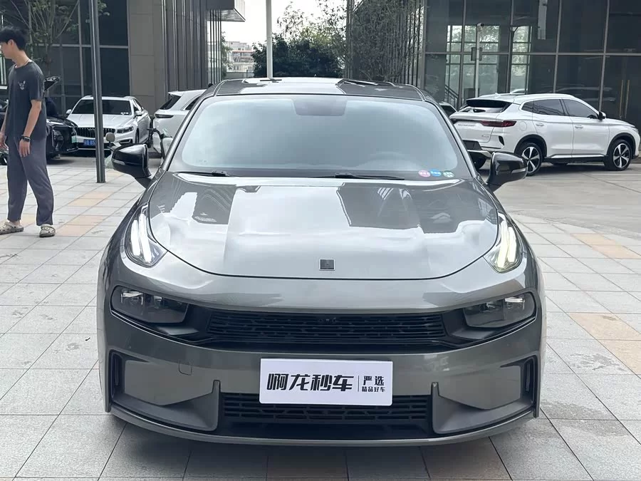 Lynk & Co 03