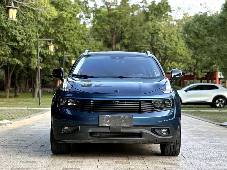 Lynk & Co 01