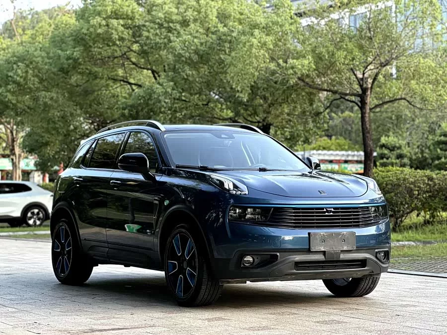 Lynk & Co 01