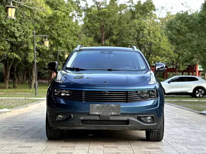 Lynk & Co 01