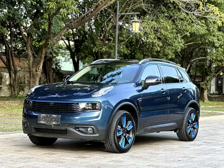 Lynk & Co 01
