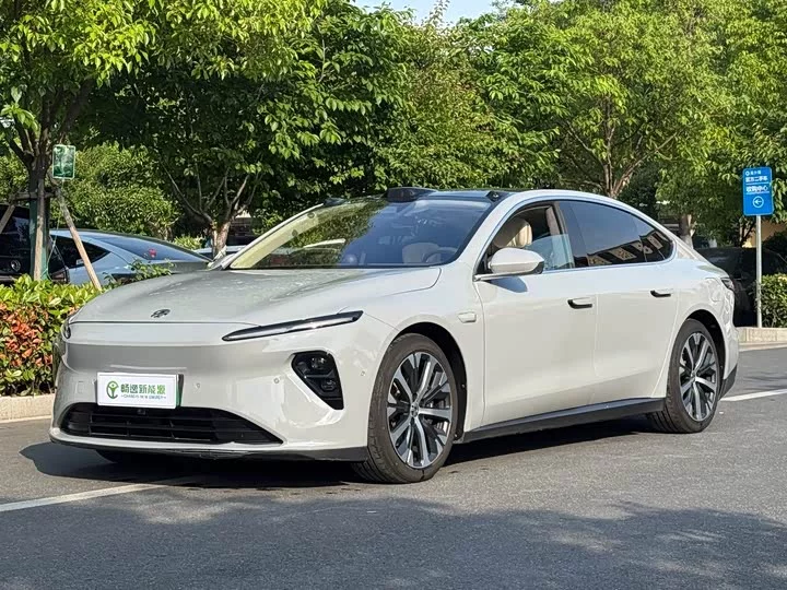 NIO ET7