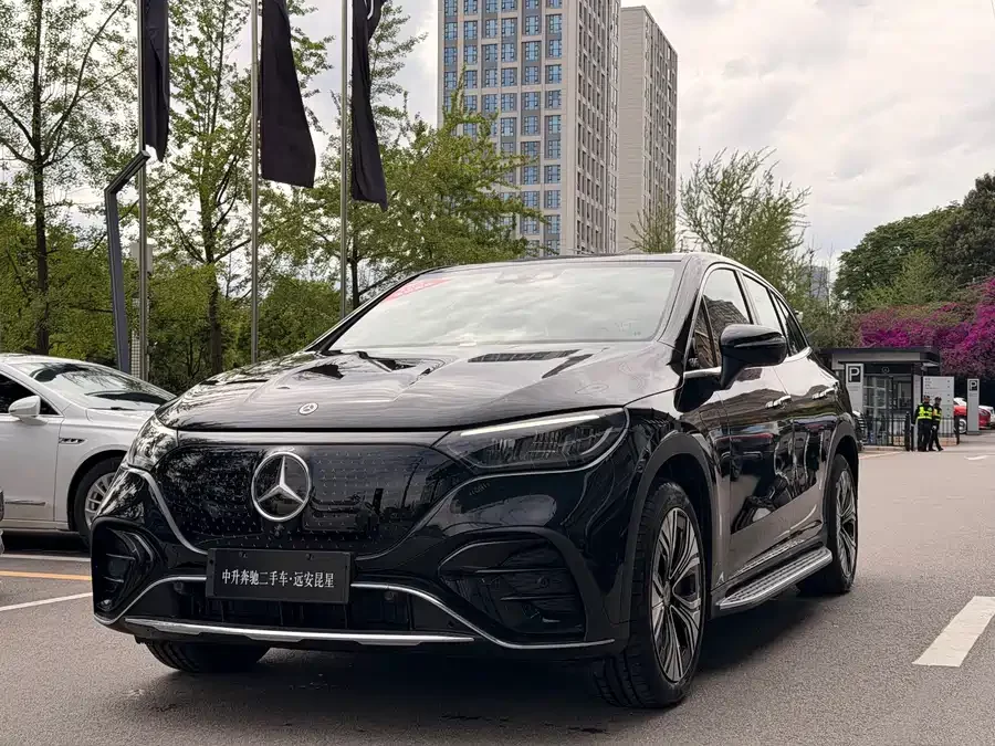 Mercedes Benz EQE SUV