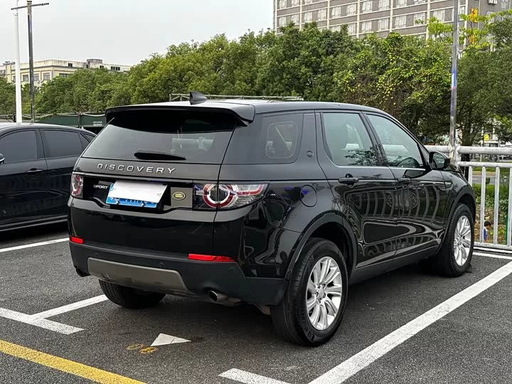 Land Rover Discover the magic