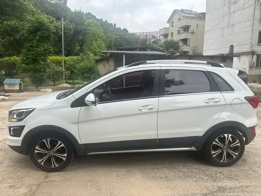 BAIC Saab X25