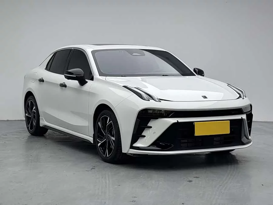 Lynk & Co 03