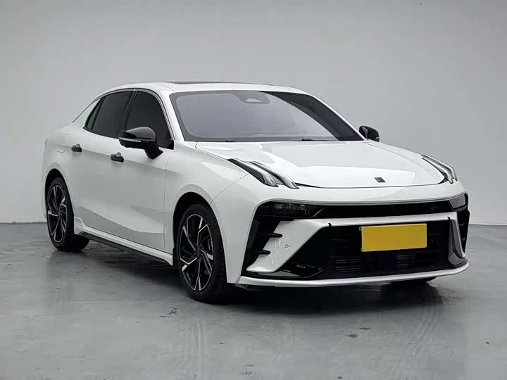 Lynk & Co 03