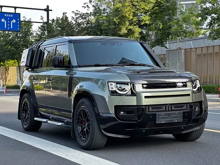 Land Rover guard