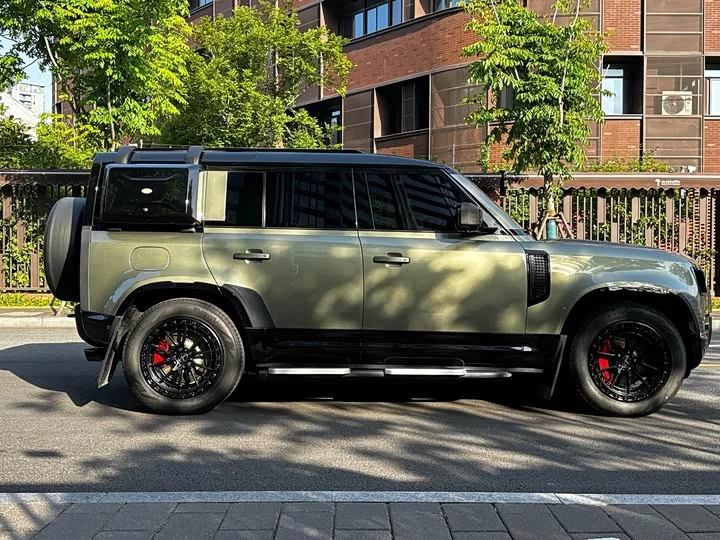 Land Rover guard