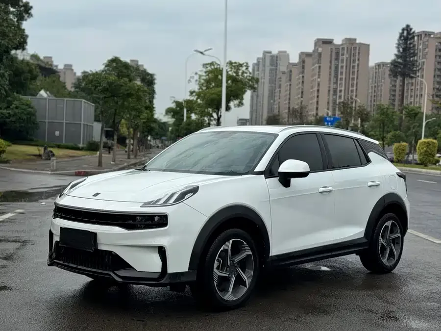 Lynk & Co 06