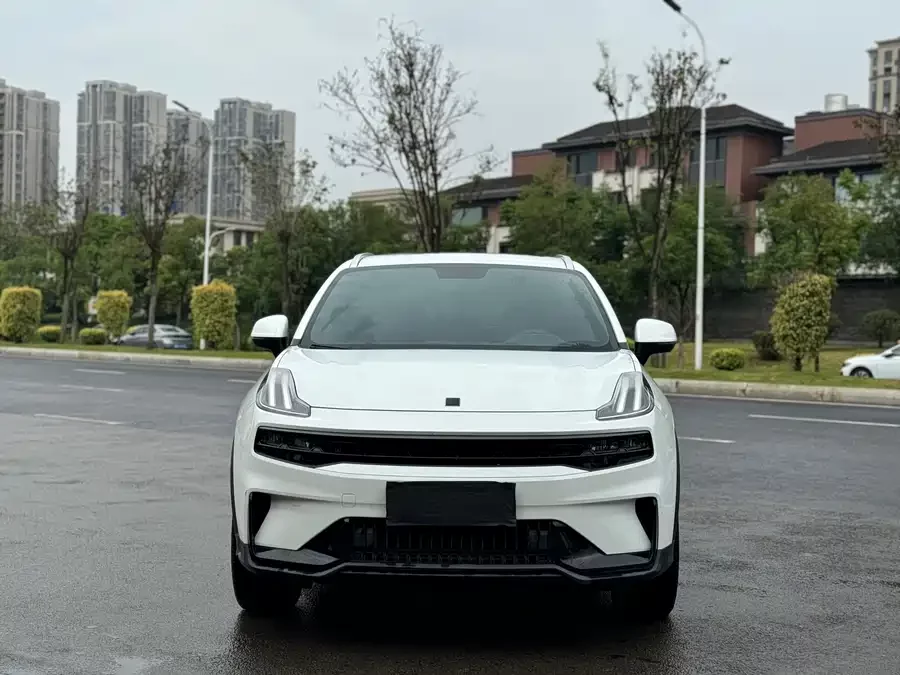Lynk & Co 06