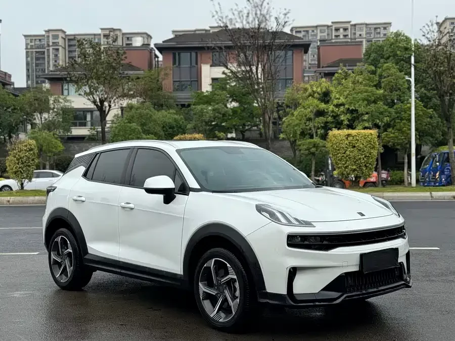 Lynk & Co 06