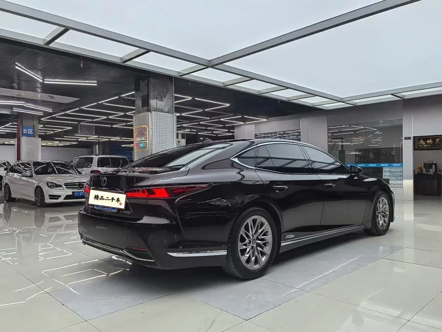Lexus LS