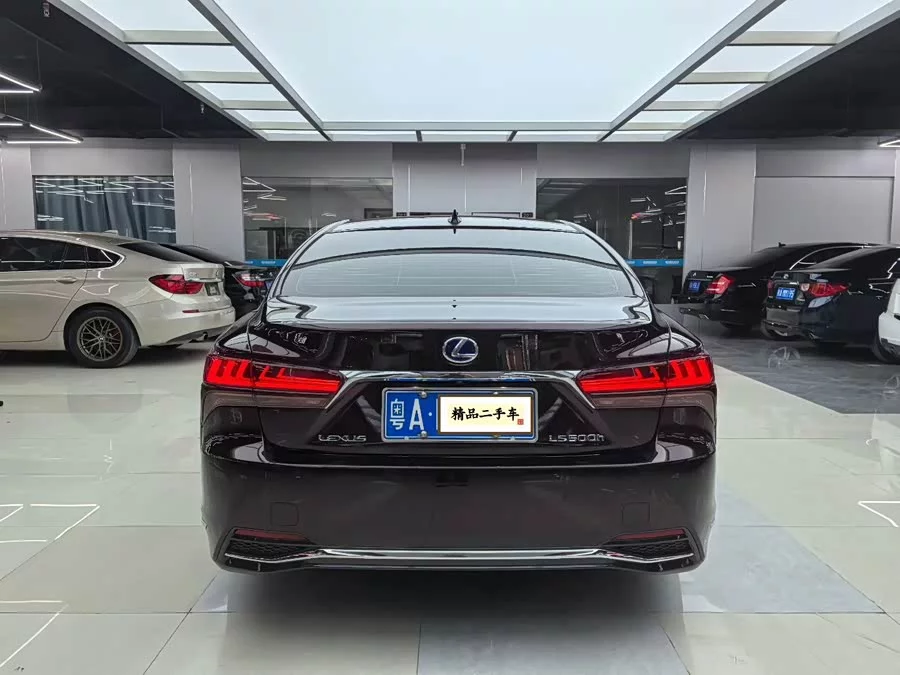 Lexus LS