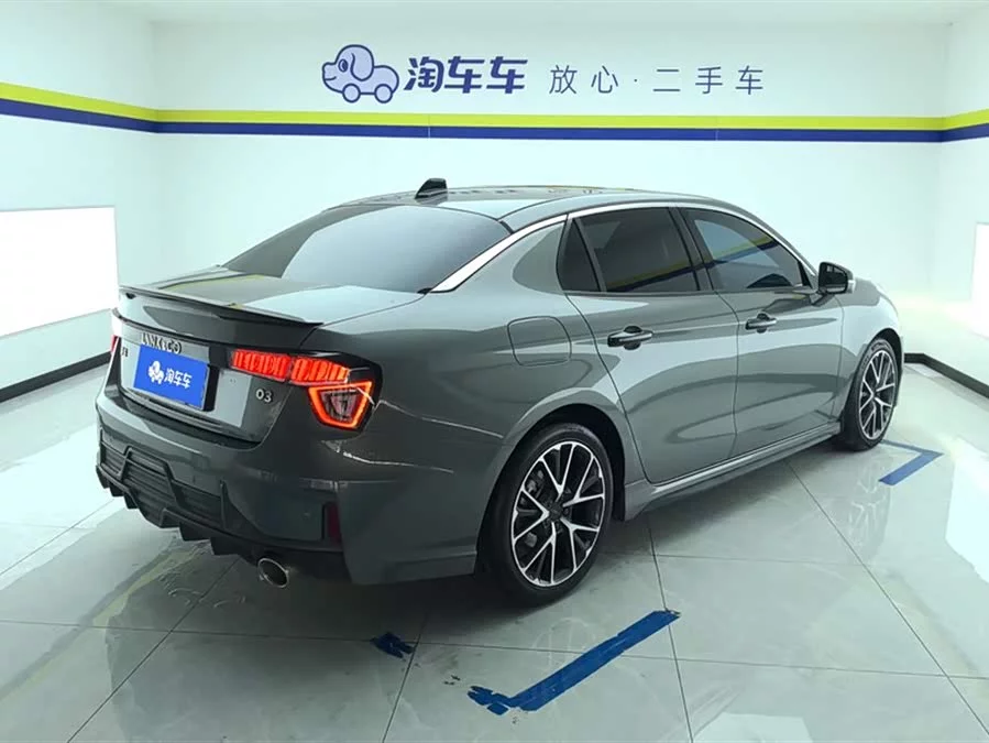 Lynk & Co 03
