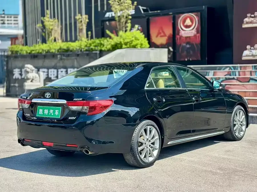 Toyota Reiz