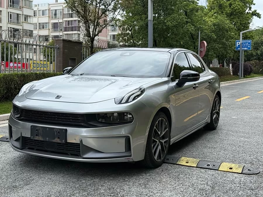 Lynk & Co 03