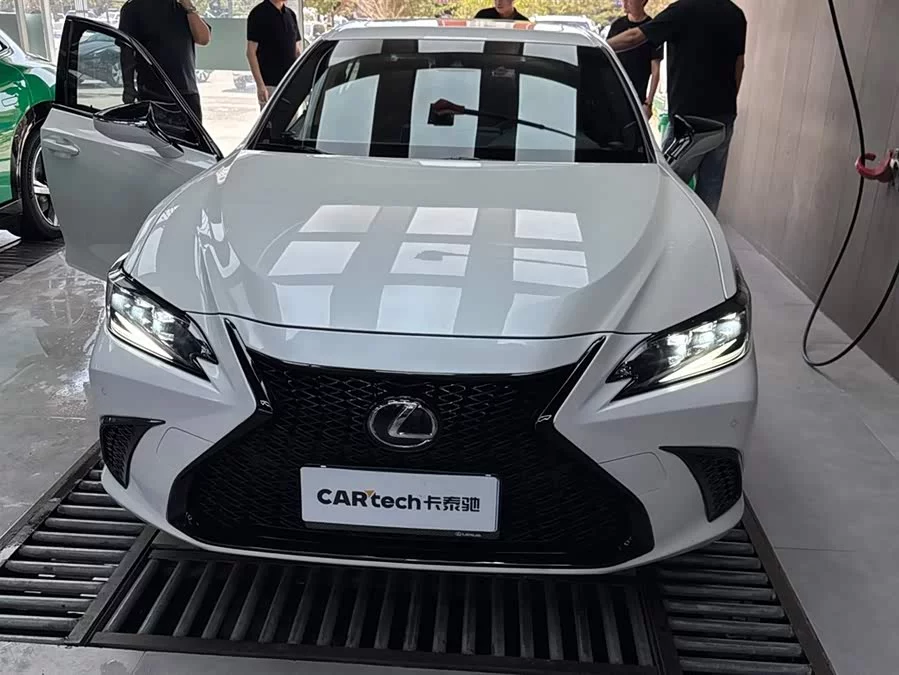 Lexus ES