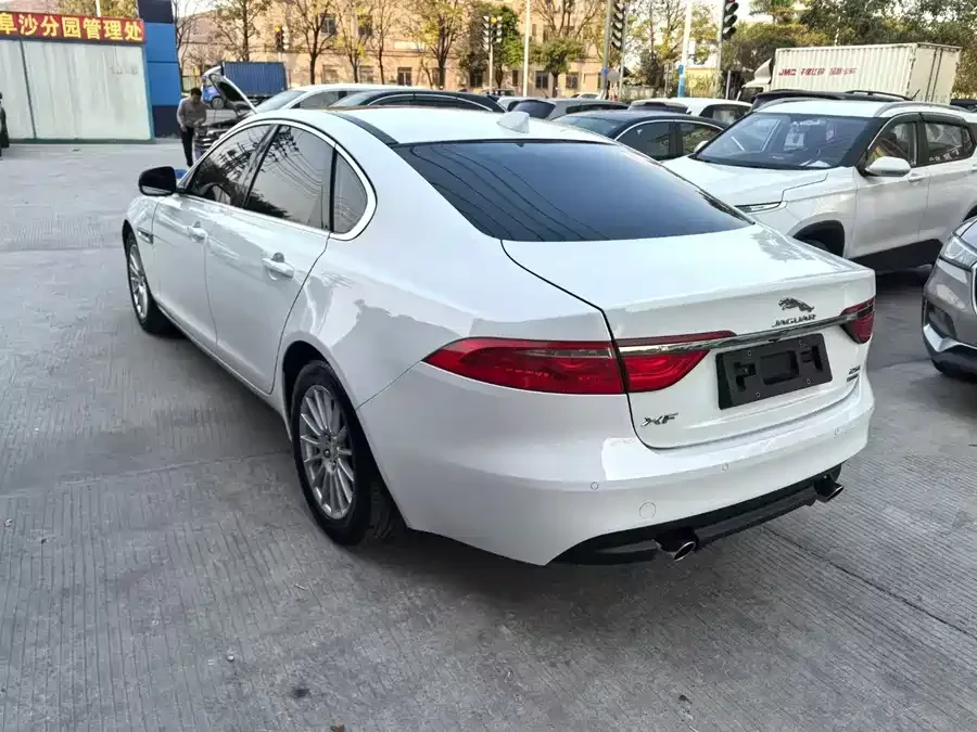 Jaguar XF
