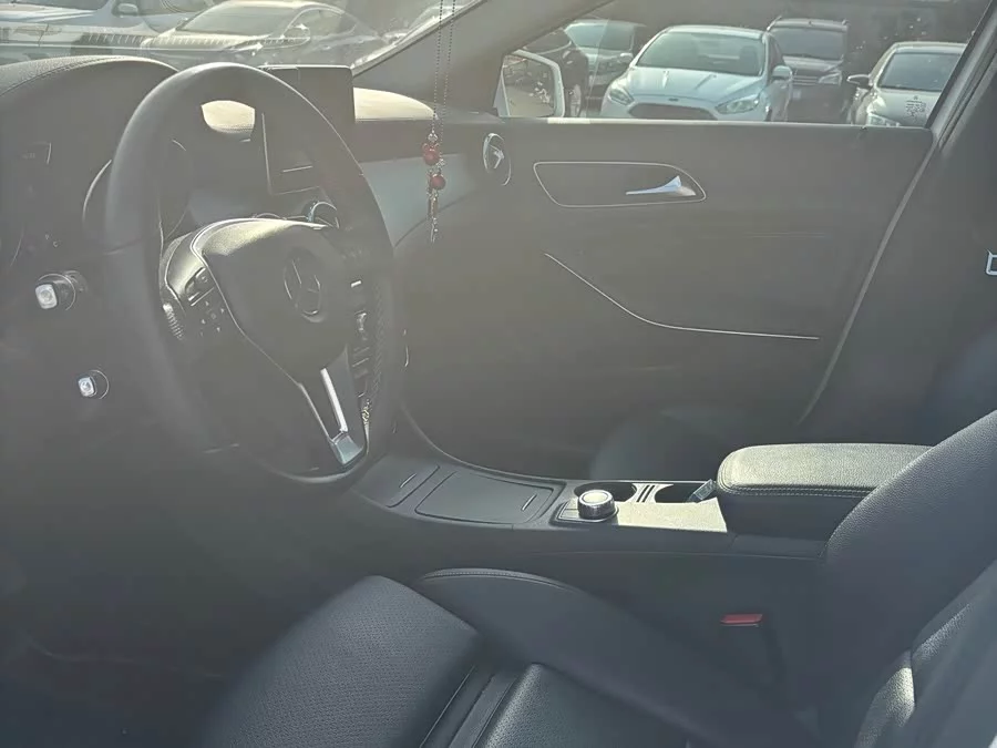 Mercedes Benz GLA