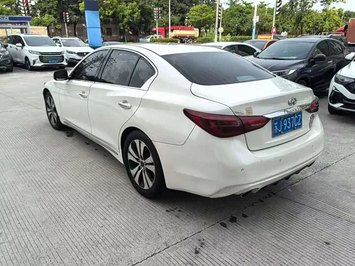 Infiniti Q50L
