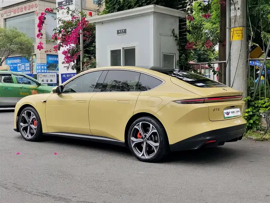 NIO ET5