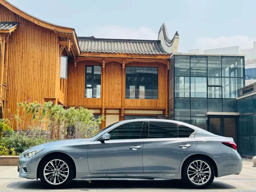 Infiniti Q50L