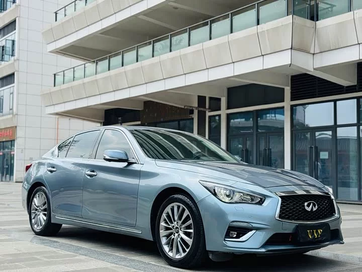 Infiniti Q50L