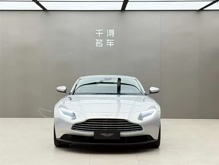 Aston Martin DB11