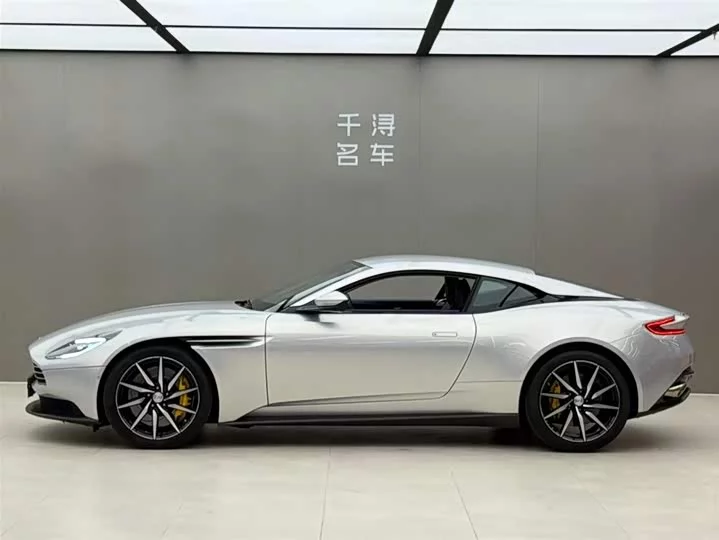 Aston Martin DB11
