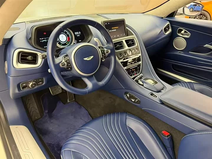 Aston Martin DB11