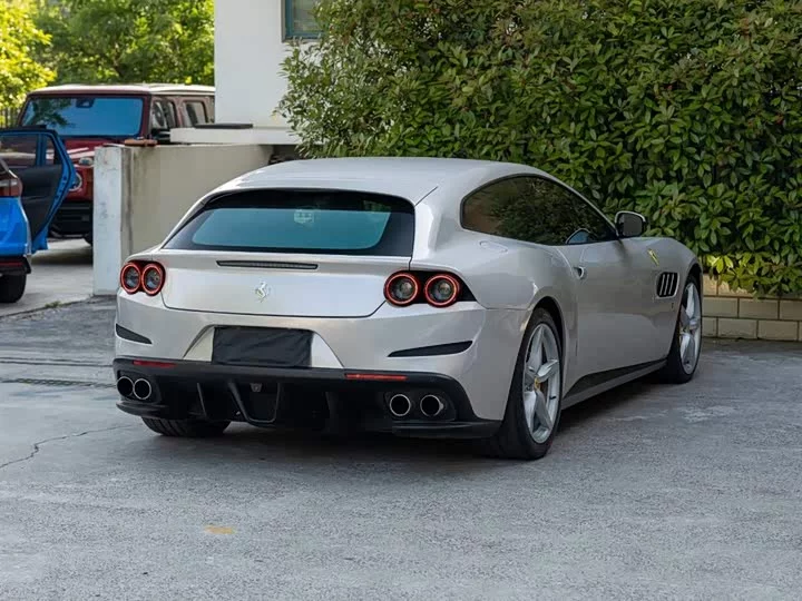 ferrari GTC4Lusso