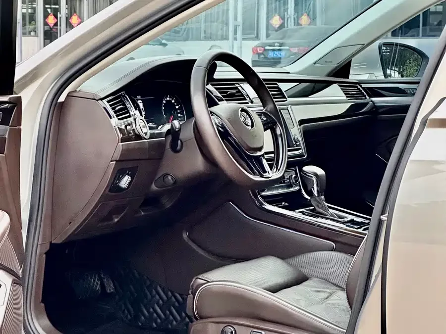 Volkswagen Phaeton / Phideon