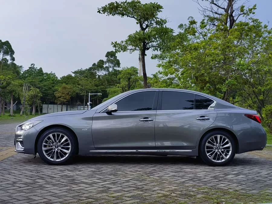 Infiniti Q50L