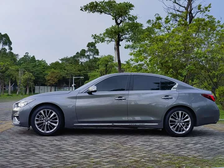 Infiniti Q50L