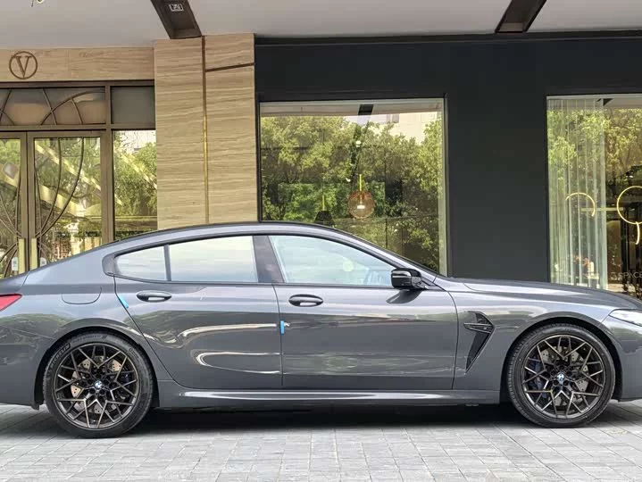 BMW M8