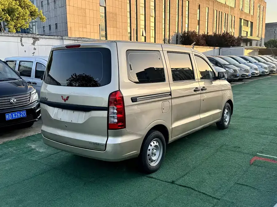 Wuling Hongguang V