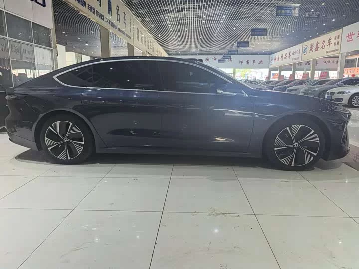 NIO ET7