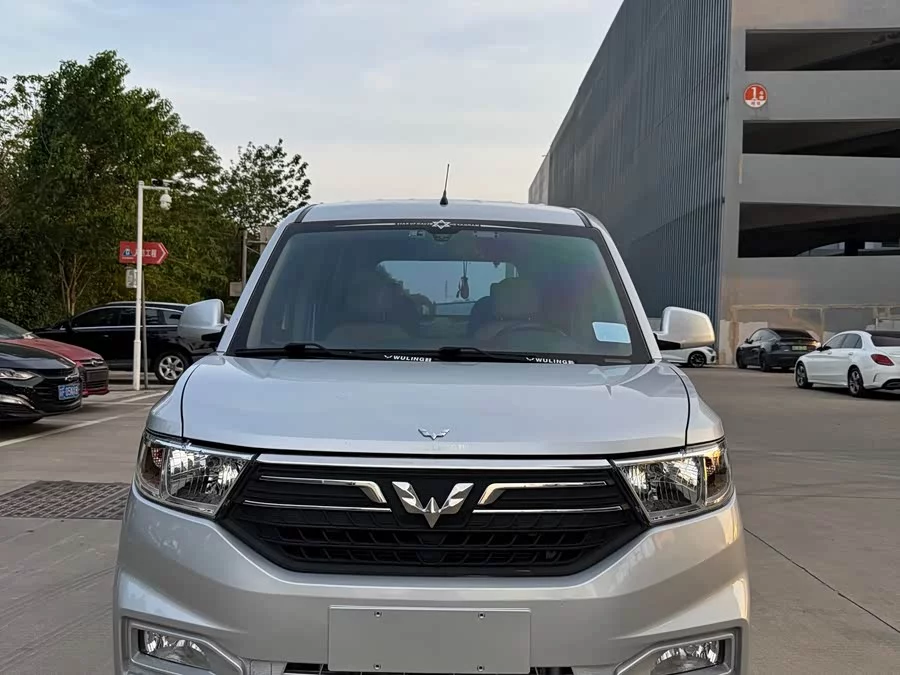 Wuling Hongguang V