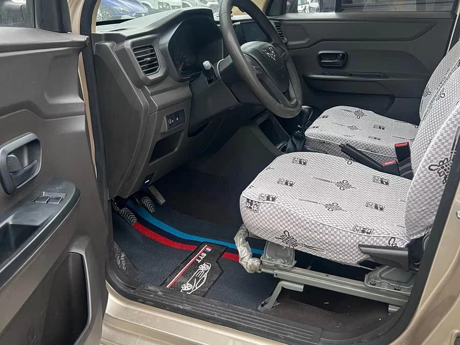 Wuling Hongguang V