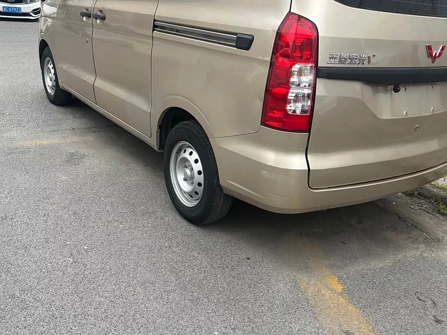 Wuling Hongguang V
