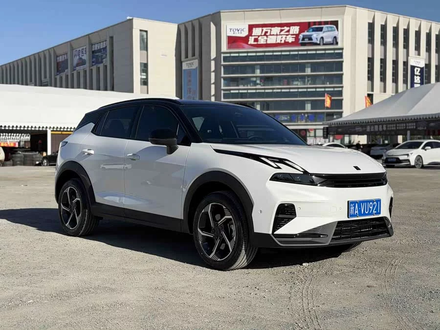 Lynk & Co 06